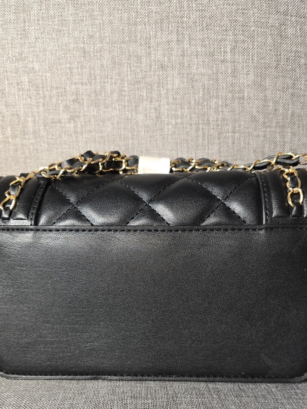 Elegant Black Quilted Chain Bag - Picture 11 of 16